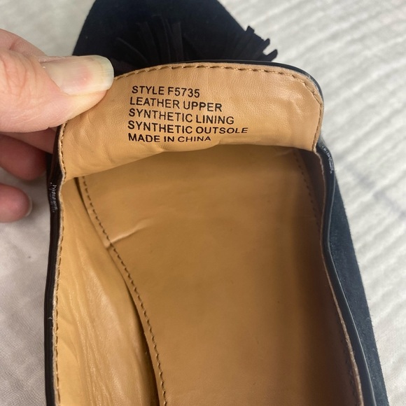 Women's J Crew Black Leather Loafers With Tassels Size 8 Flats Slip On - Picture 11 of 15